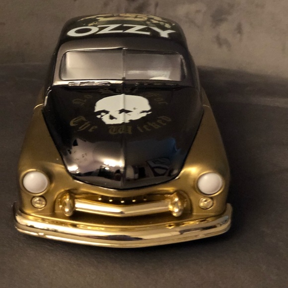 Racing Champions, Hot Rockin' Steel Ozzy Osbourne - Picture 2 of 6